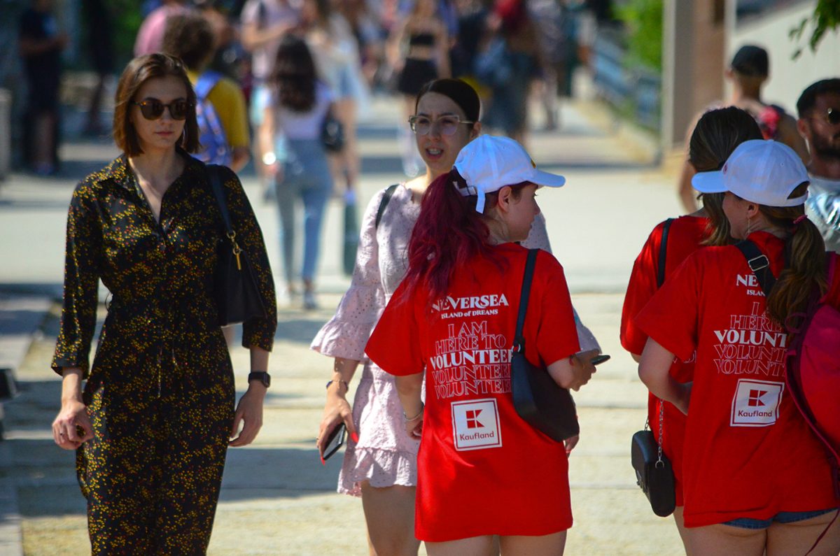 Poze de azi. Piața Ovidiu Constanța și pregătiri Neversea